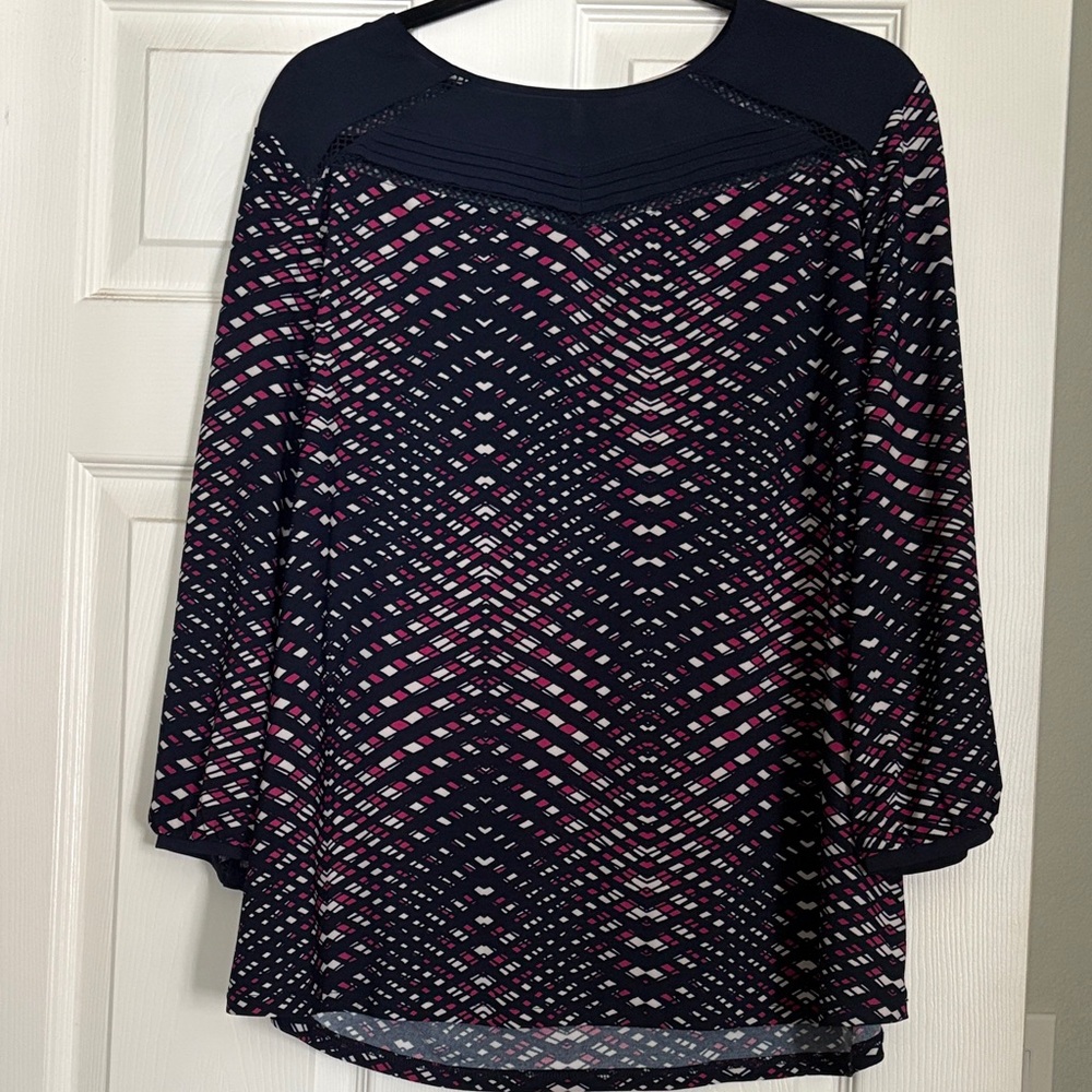 Dressbarn Women’s Top Navy Geometric Print Size XL